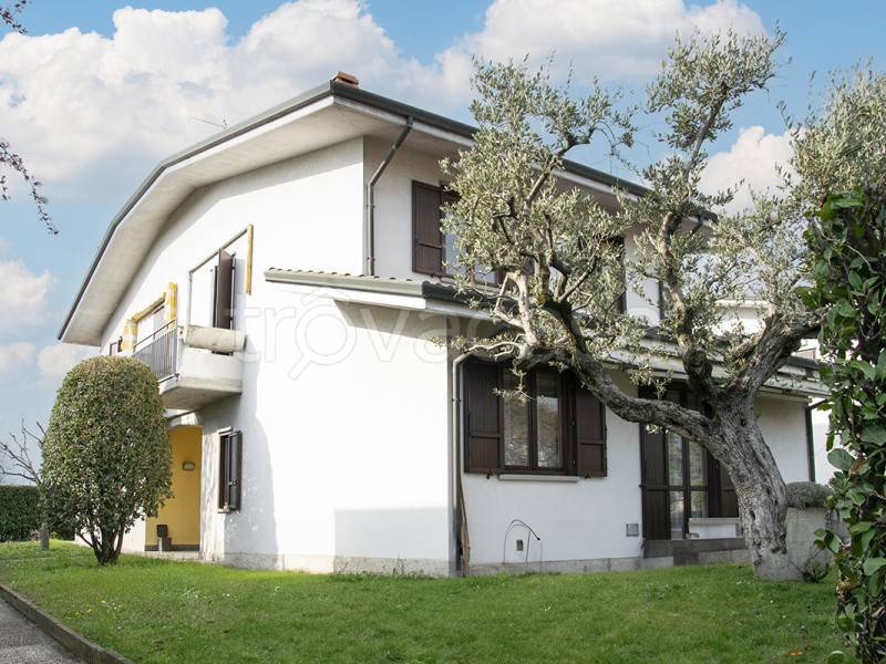Villa Bifamiliare in vendita a Palazzolo sull'Oglio via V. Civerchi