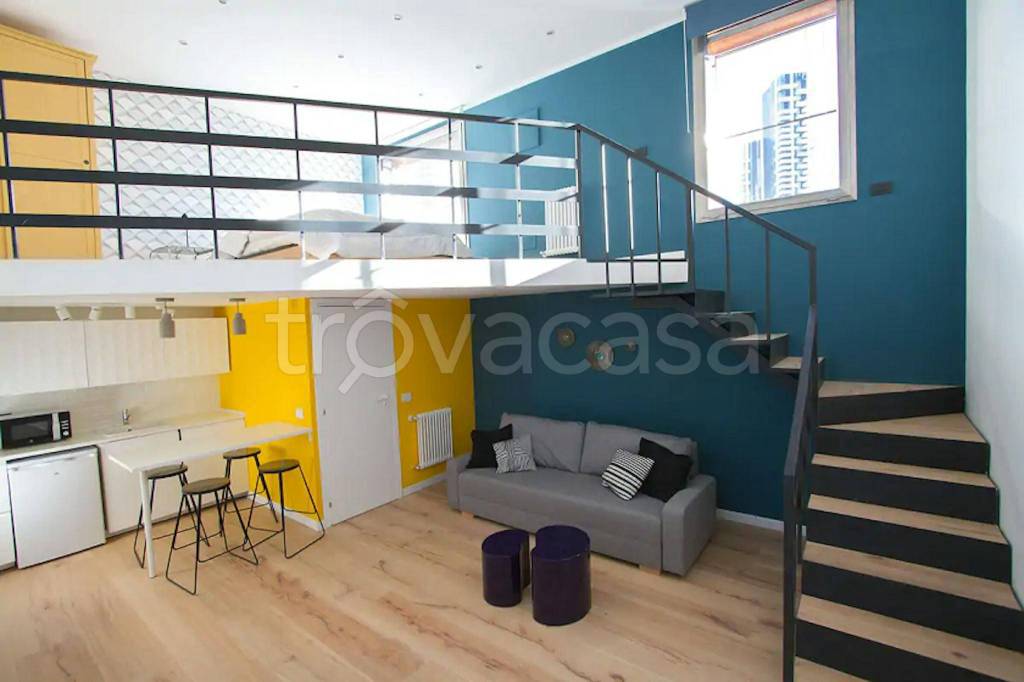 Appartamento in affitto a Milano via Gaetano De Castillia