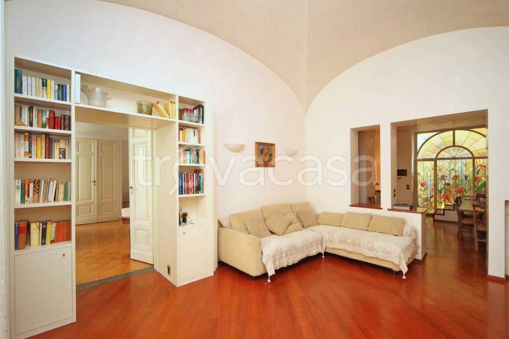 Appartamento in affitto a Firenze lungarno Vespucci
