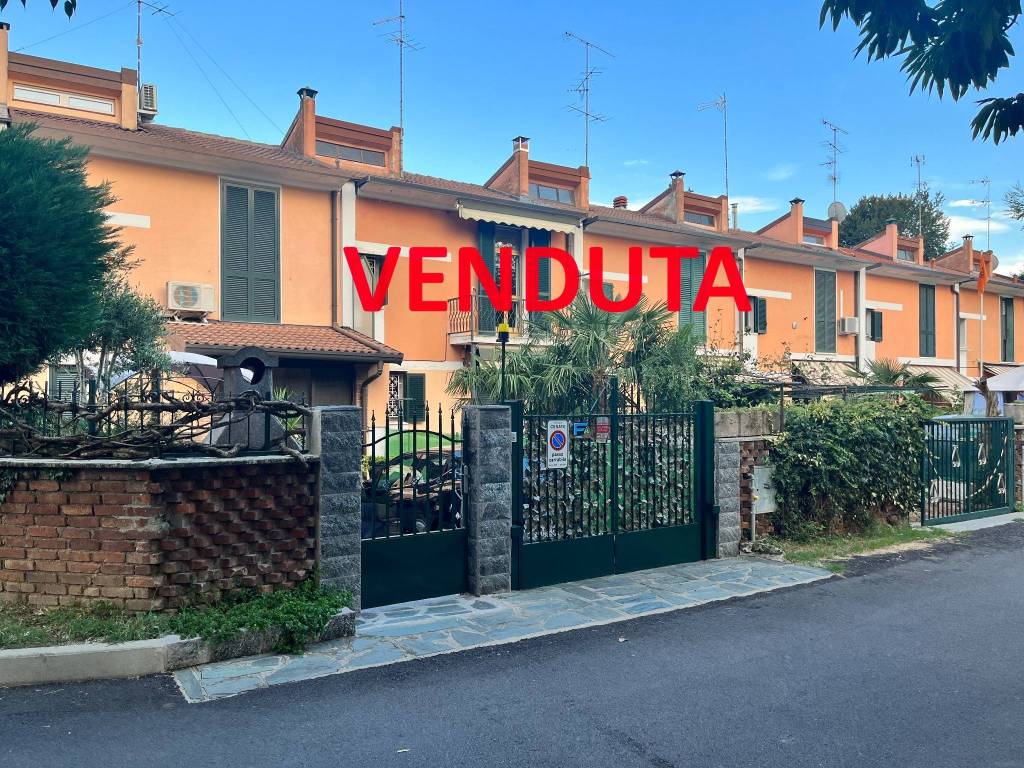Villa a Schiera in vendita a Cesate via villaggio ina, 43