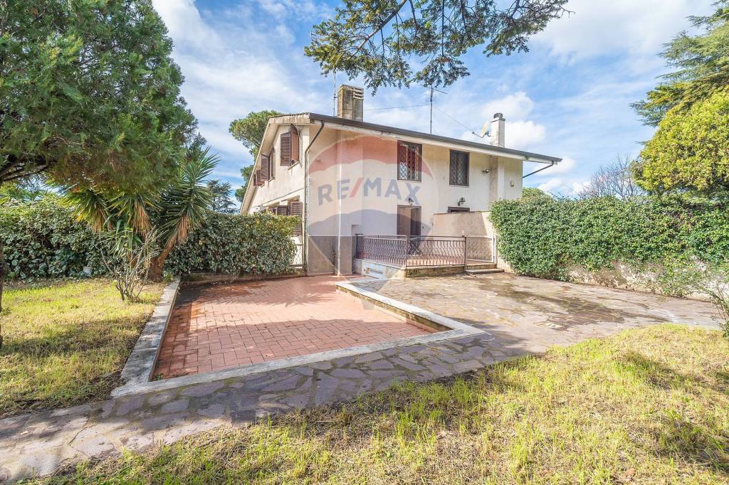 Villa Bifamiliare in vendita a Marino via Appia Nuova km 21, 121
