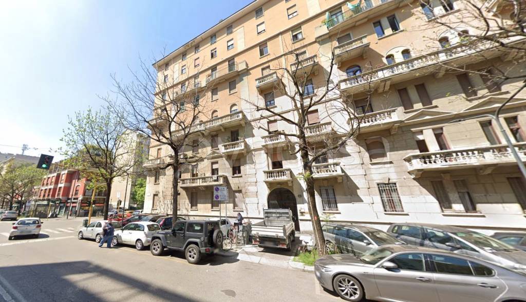 Appartamento in affitto a Milano via Losanna, 23