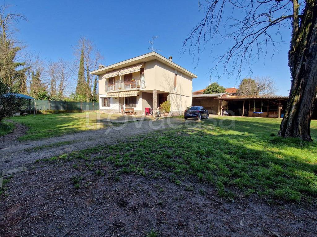 Villa Bifamiliare in vendita a Cardano al Campo viale Europa Ovest, 18