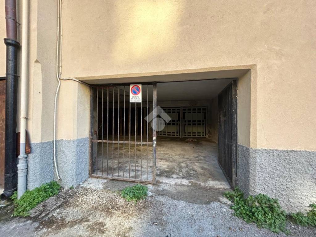 Garage in vendita ad Andora viale Roma, 2