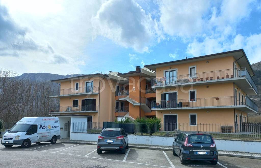 Appartamento in vendita a Fossa via Cerro, 53