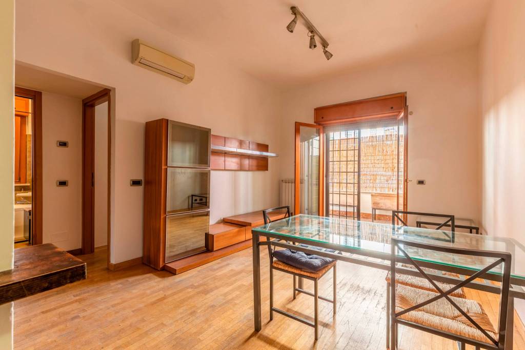 Appartamento in vendita a Roma via dei Fabi, 35