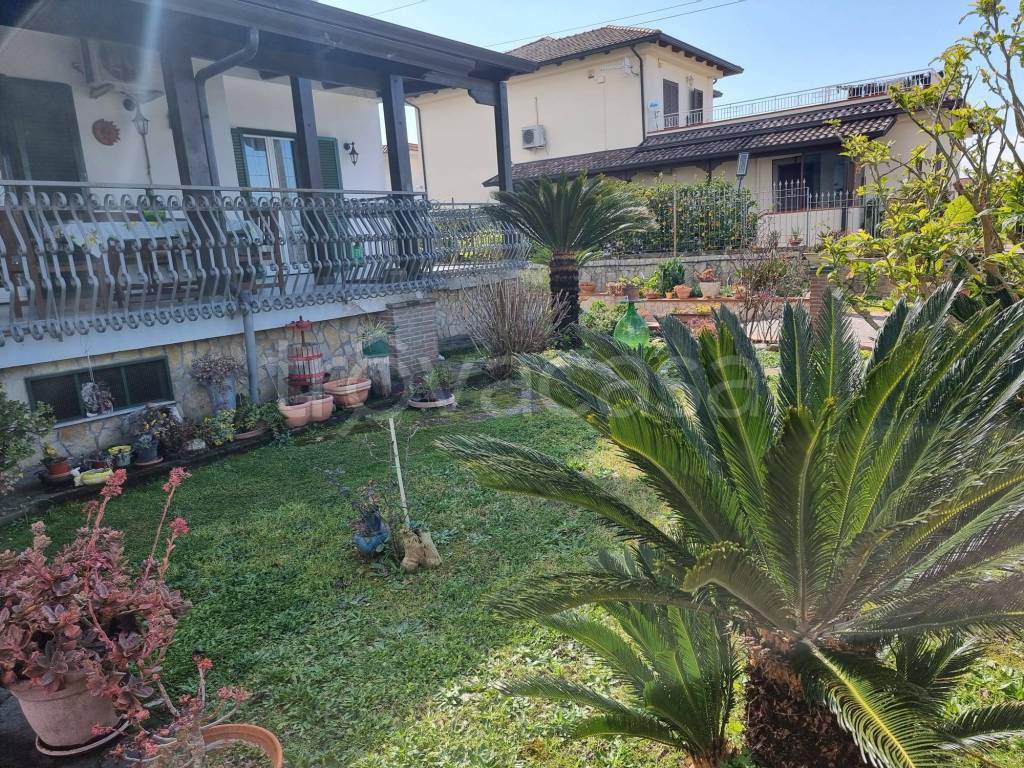 Villa Bifamiliare in vendita a Giugliano in Campania via San Nullo, 87A