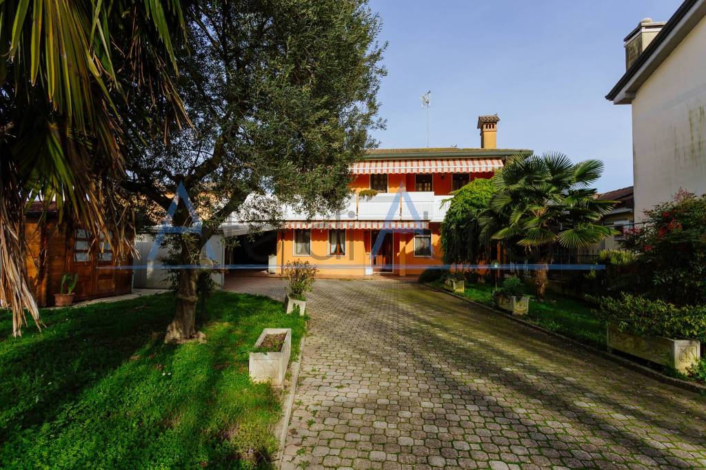 Villa in vendita a Codevigo via Roma