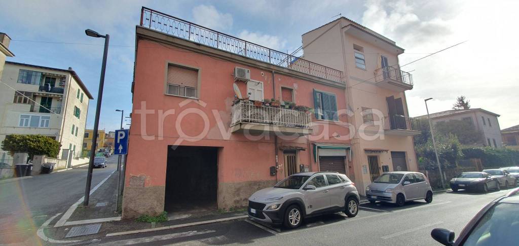 Magazzino in vendita a Genzano di Roma via Alcide De Gasperi, 52