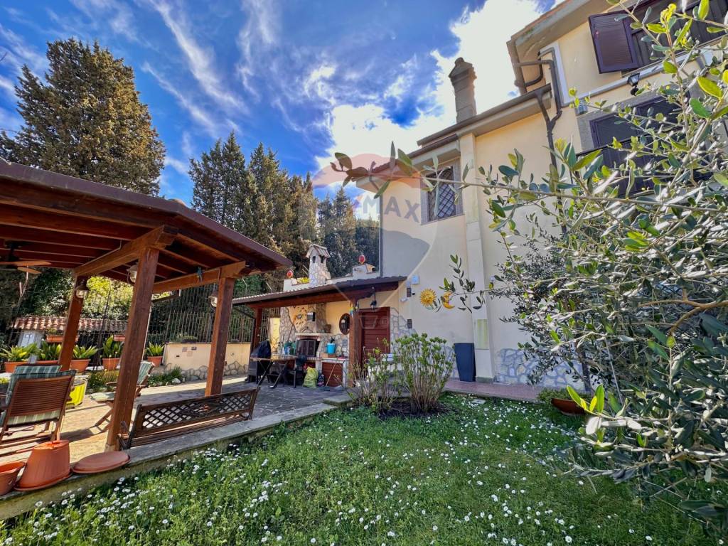 Villa Bifamiliare in vendita a Rignano Flaminio via orsa minore