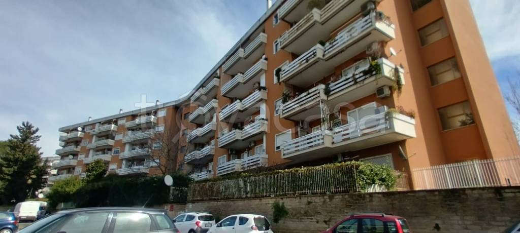 Appartamento in vendita a Roma via Don Carlo Gnocchi, 36