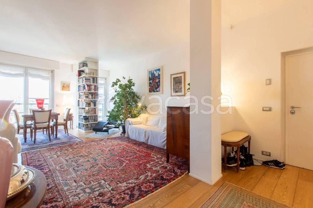 Appartamento in vendita a Milano via Pietro Giannone, 9