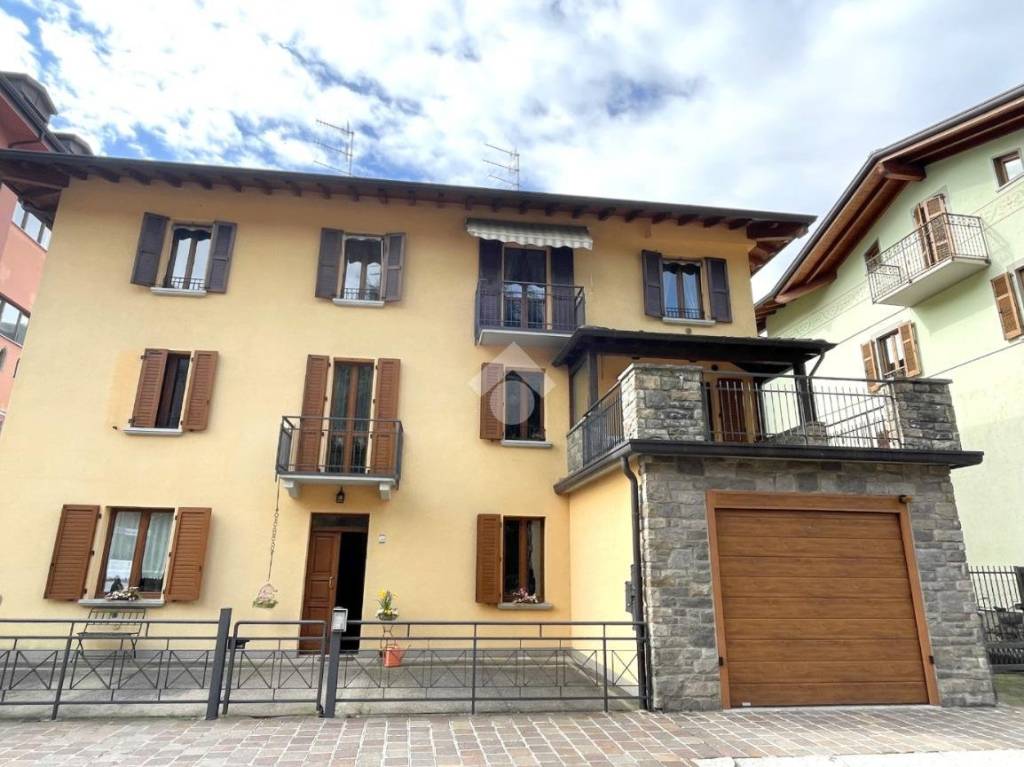 Appartamento in vendita a Val Brembilla via Don p. Rizzi, 36