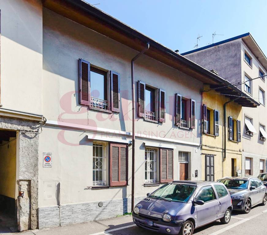 Casa Indipendente in vendita a Mariano Comense via Montegrappa, 19