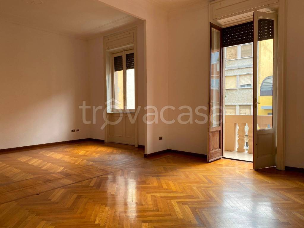 Appartamento in affitto a Milano via Renato Fucini
