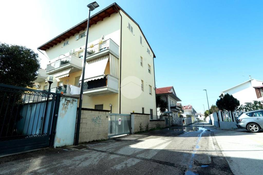 Appartamento in vendita a Pescara via Lago di Bracciano, 16