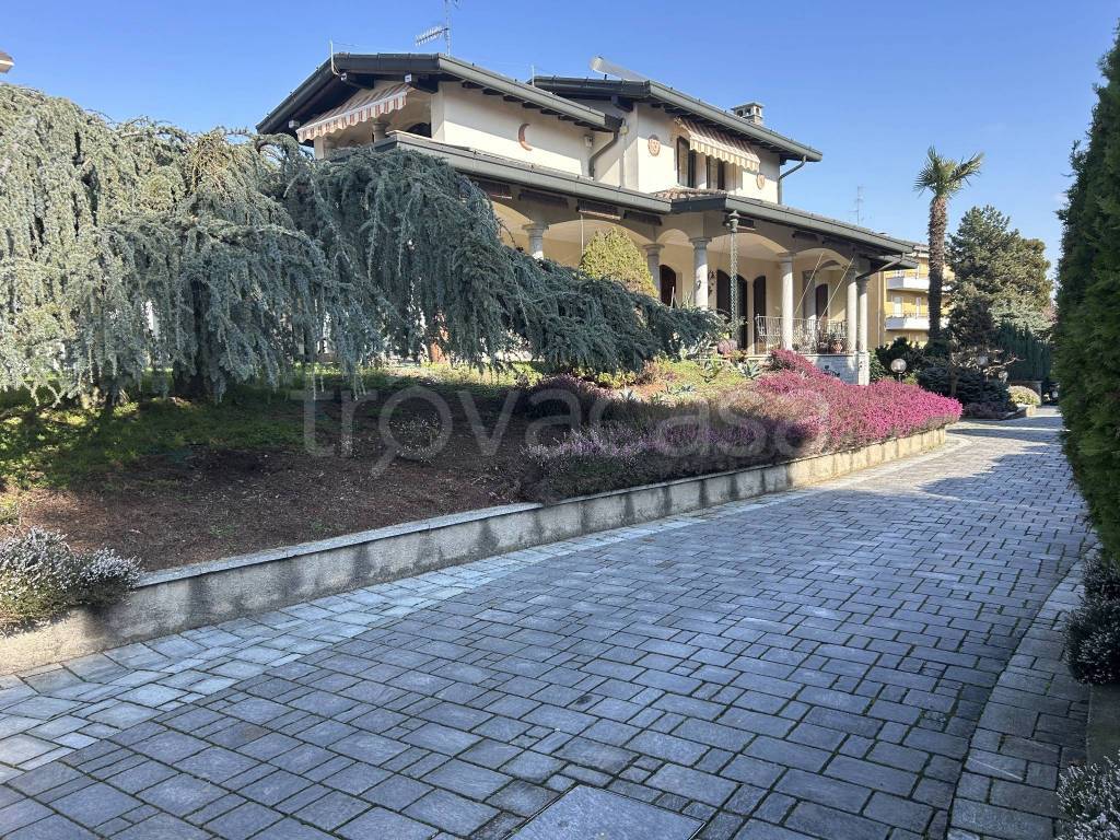 Villa in vendita a Fino Mornasco via Edmondo De Amicis