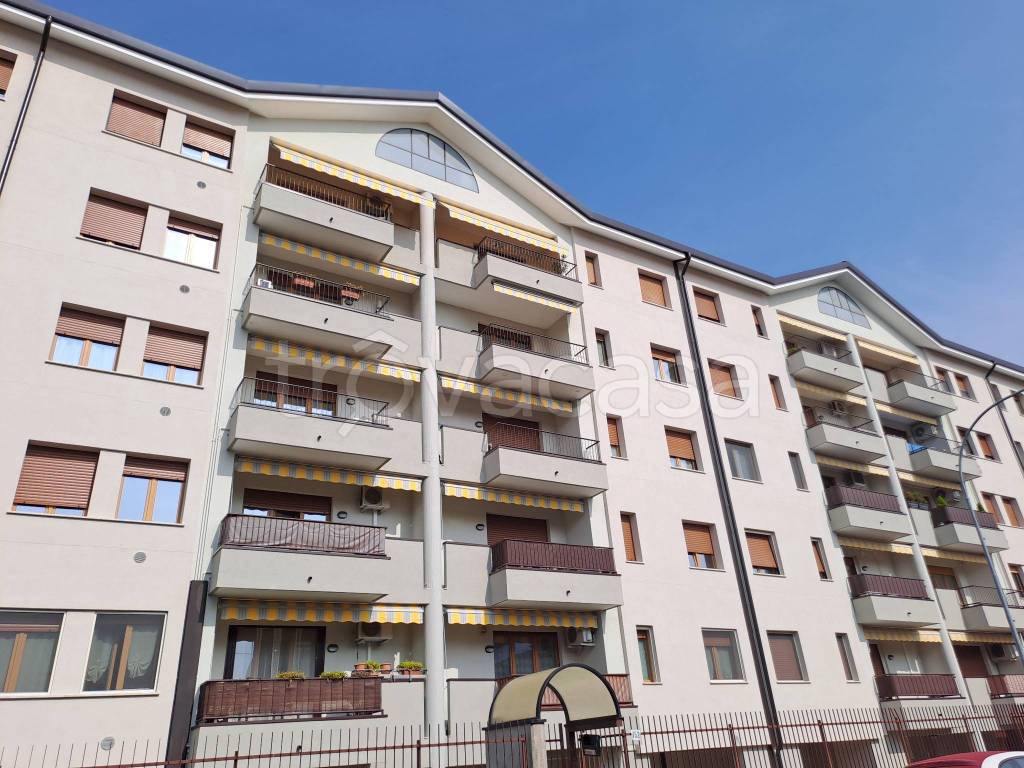 Appartamento in vendita a Legnano via Flora, 150