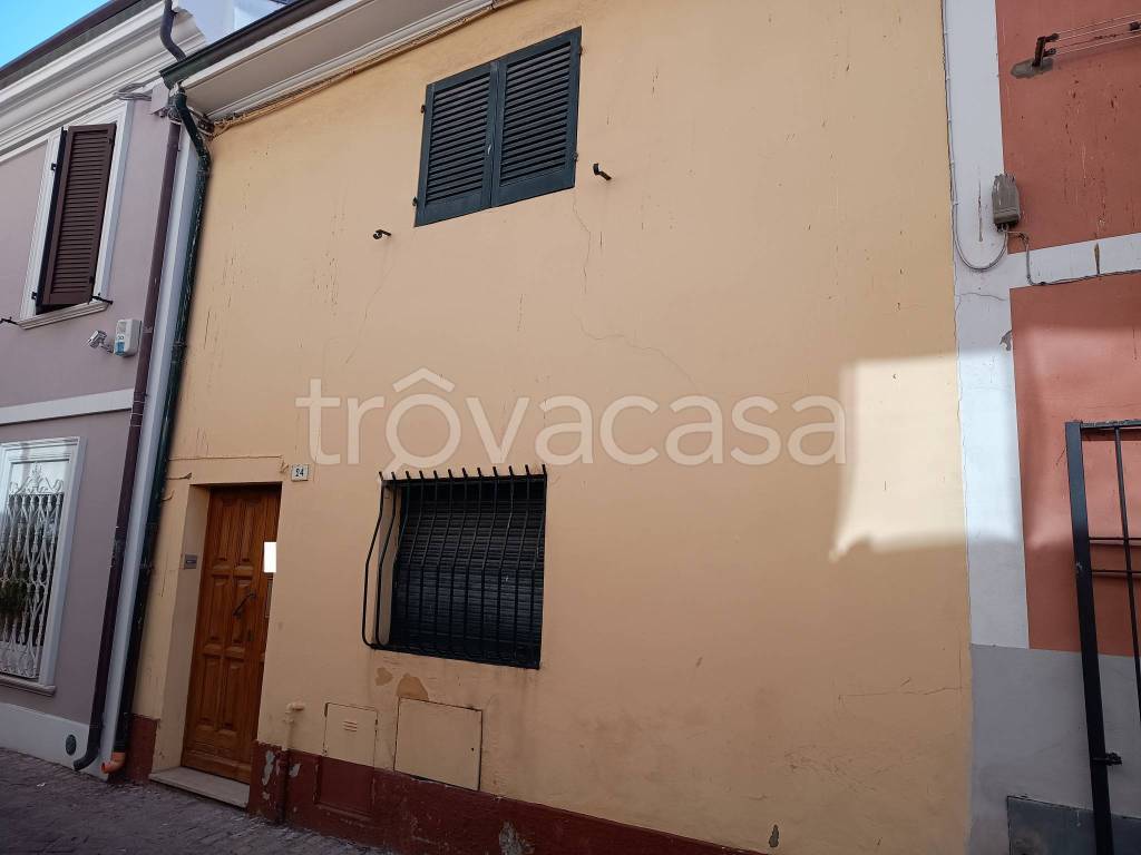 Casa Indipendente in vendita a Fano via Nolfi