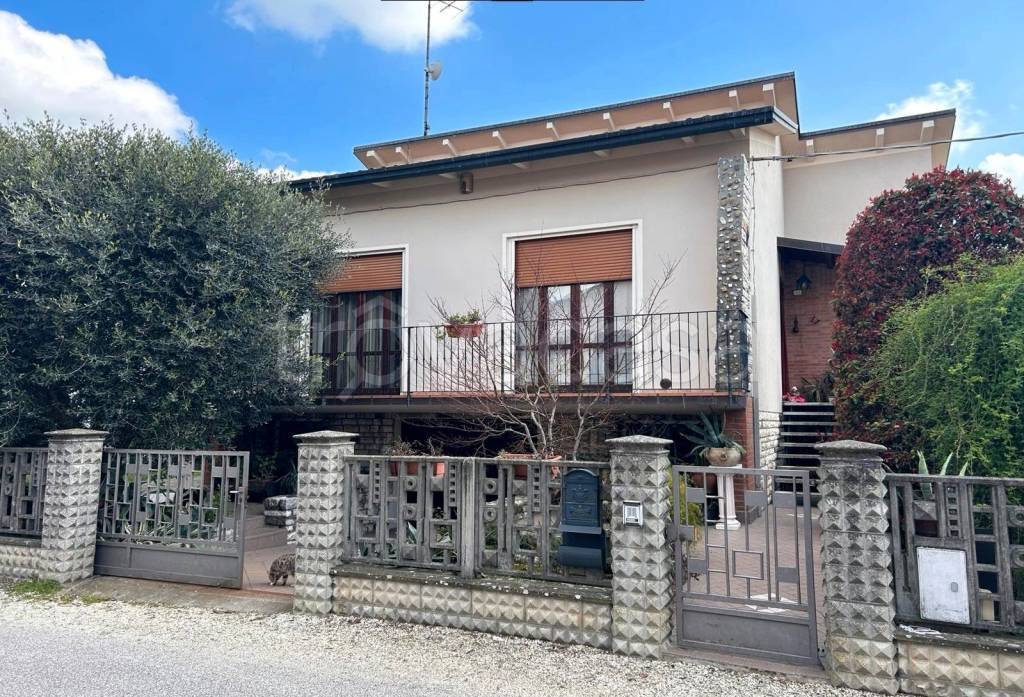 Villa in vendita ad Argenta via Viazzola