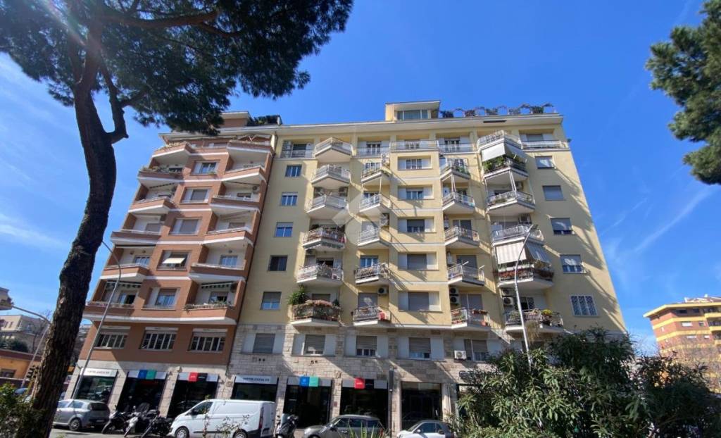Appartamento in vendita a Roma via Appia Nuova, 650