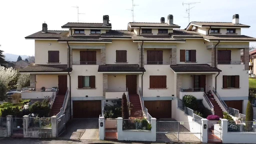 Casa Indipendente in vendita a Scandiano via Ca' dei Caiti