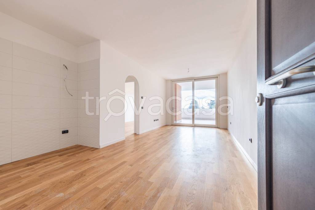 Appartamento in vendita a Roma via Riva Ligure, 42