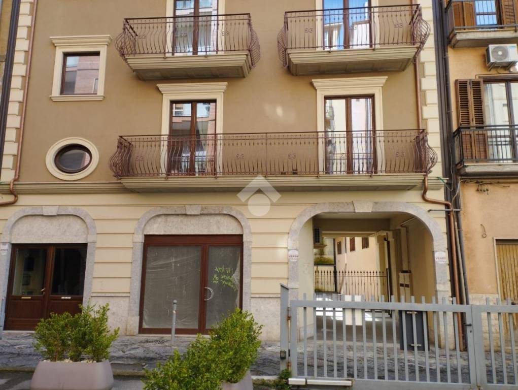 Negozio in affitto ad Avellino via Casale, 39