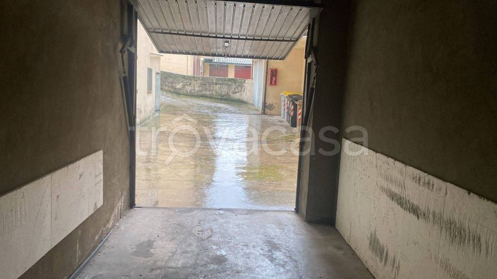 Garage in affitto a Piacenza via Rogerio, 35