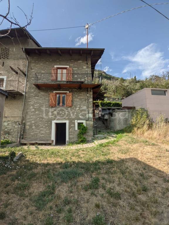 Casa Indipendente in vendita a Châtillon frazione Cret De Breil