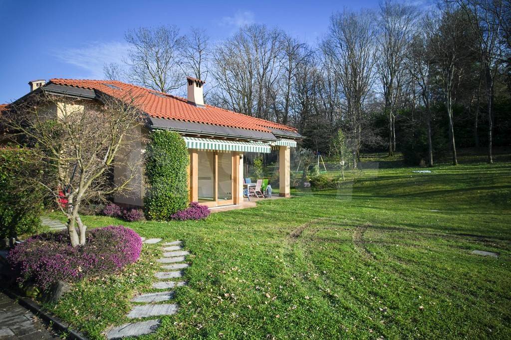 Villa in vendita a Casciago via dei Boschi