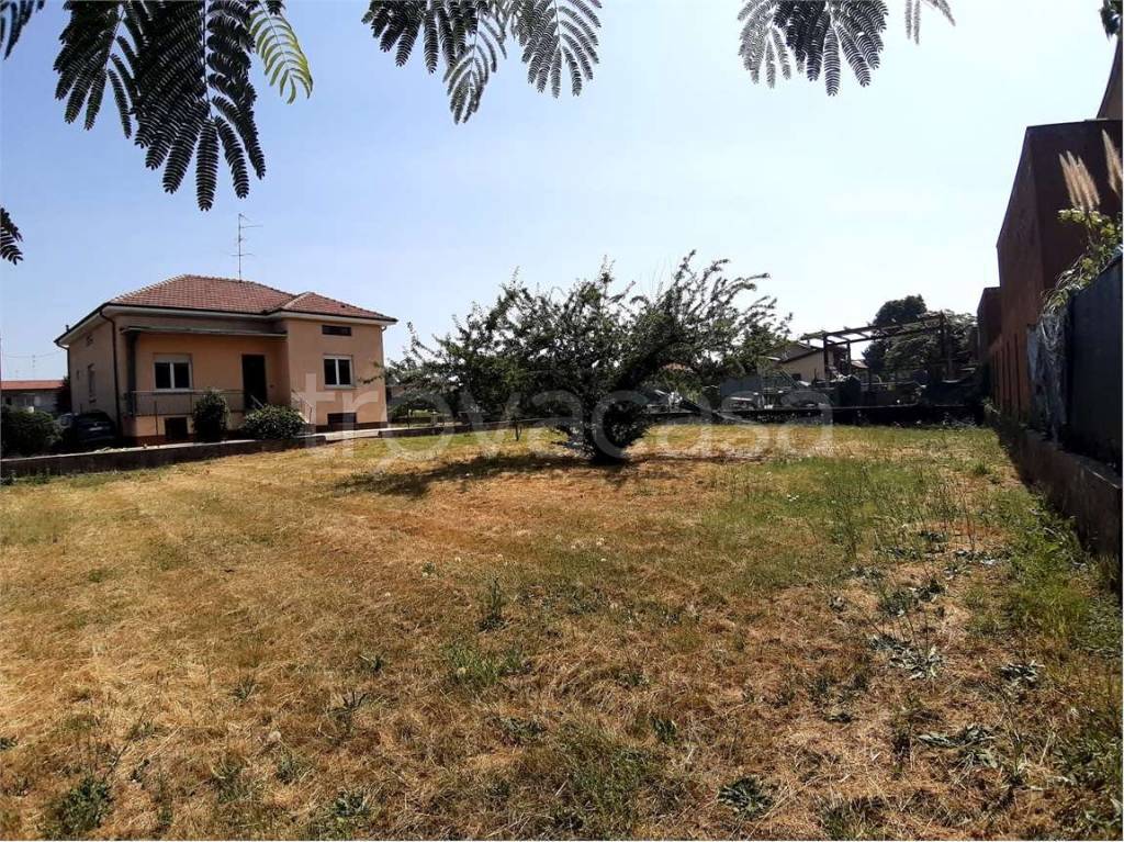 Villa in vendita a Ferno via Giuseppe Garibaldi , 76