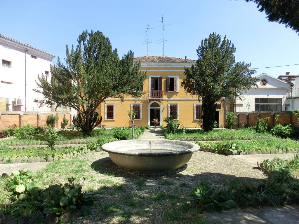 Villa Bifamiliare in vendita a San Benedetto Po via Cesare Battisti