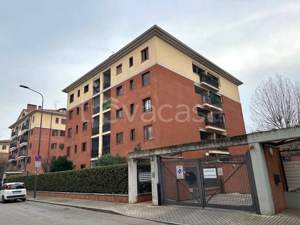 Appartamento in vendita a Milano via Antonio Rubino, 4