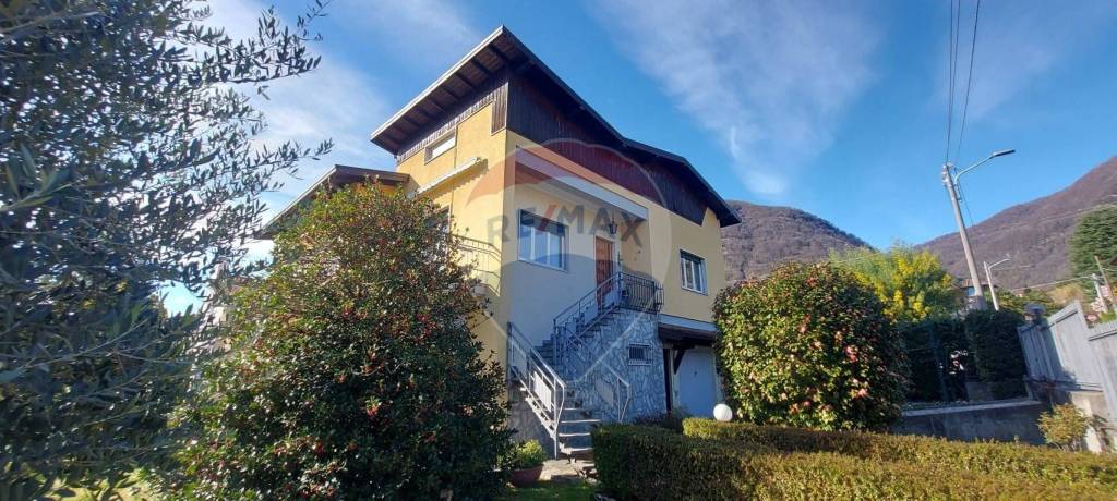 Villa in vendita a Cittiglio via Vittorio Veneto, 5