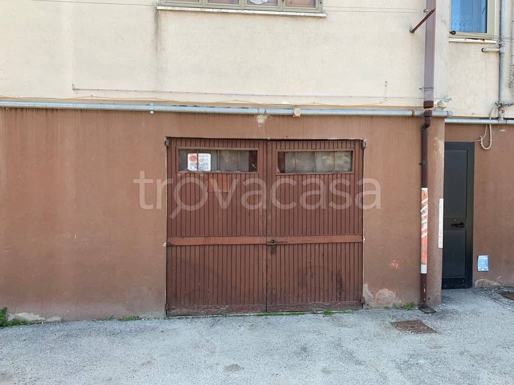Garage in vendita a Venezia via Alpago