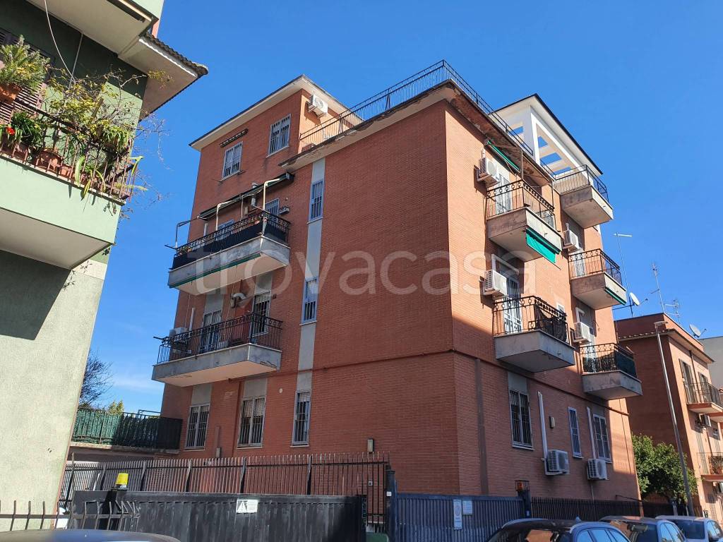 Appartamento in vendita a Roma via di Vigna Consorti