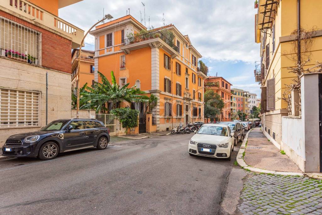 Appartamento in vendita a Roma via Pietro Tacchini, 19