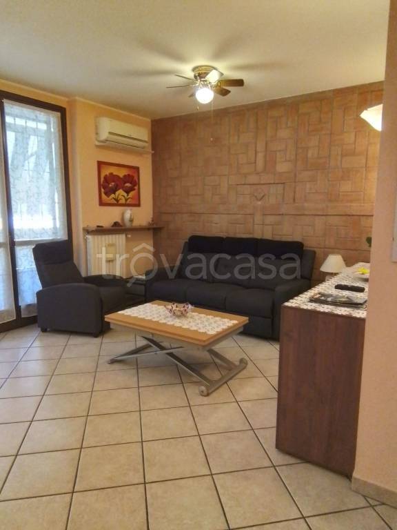 Appartamento in vendita a Cogliate via Montello, 72