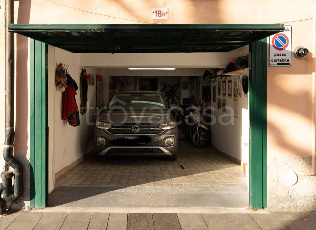 Garage in vendita a Genova piazza Amatore Sciesa, 18r