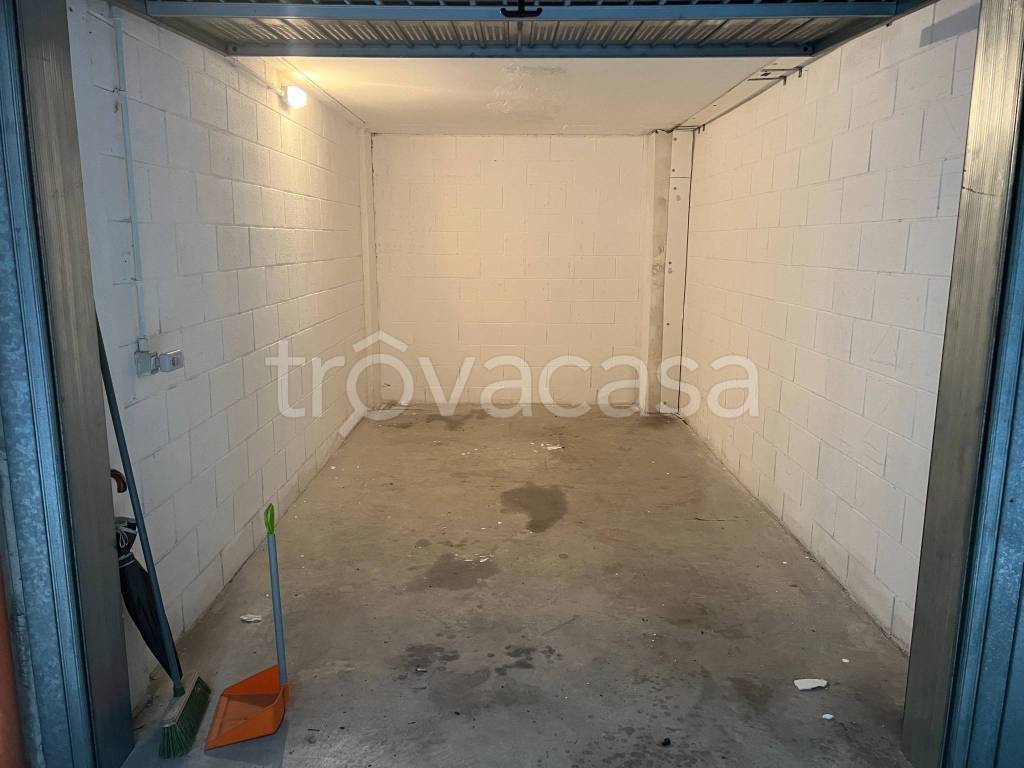 Garage in vendita a Cologno Monzese via 4 Novembre