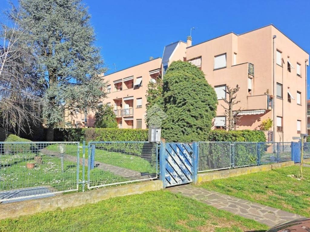 Appartamento in vendita a Cassano d'Adda via Carlo Alberto Dalla Chiesa, 27
