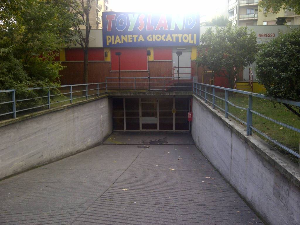 Garage in vendita a Torino corso Traiano, 4