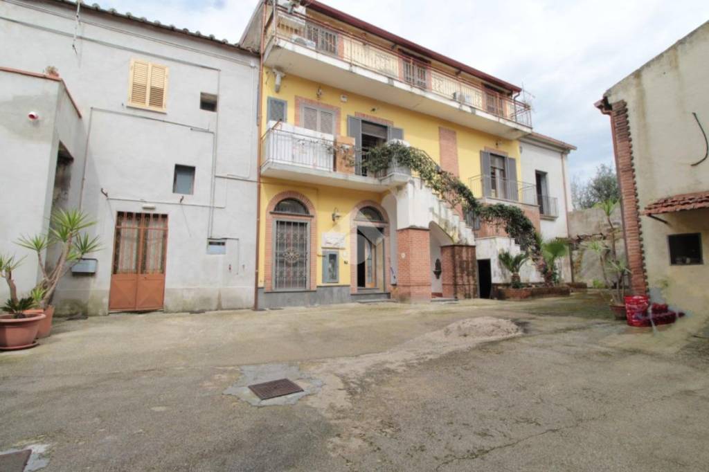 Casa Indipendente in vendita a Caserta via Santonastaso, 6