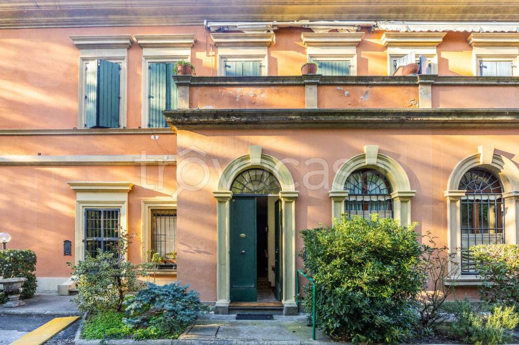 Villa in vendita a Bologna via Anna Frank