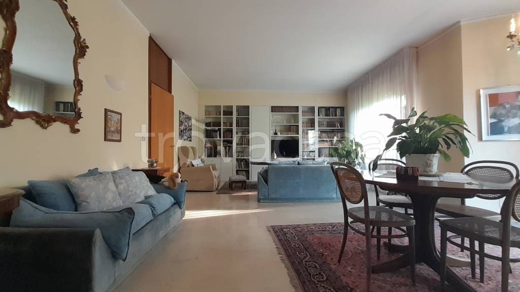 Appartamento in vendita a Milano via dei Frassini, 41