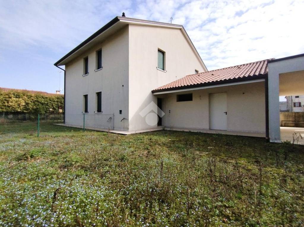 Villa Bifamiliare in vendita a Nervesa della Battaglia via Brigata Udine, 1