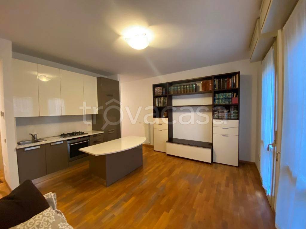 Appartamento in vendita a Parma via Emilio Casa