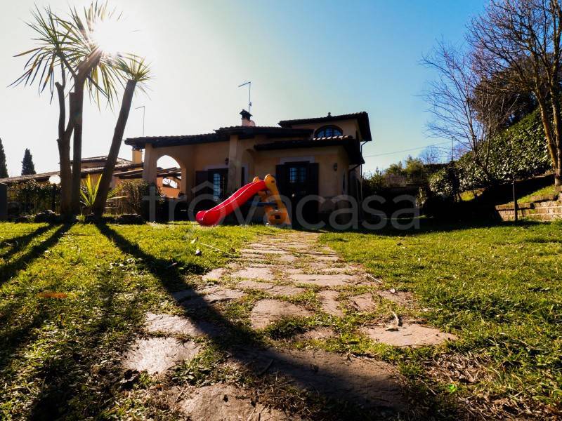 Villa in vendita a Bracciano via del Sassone