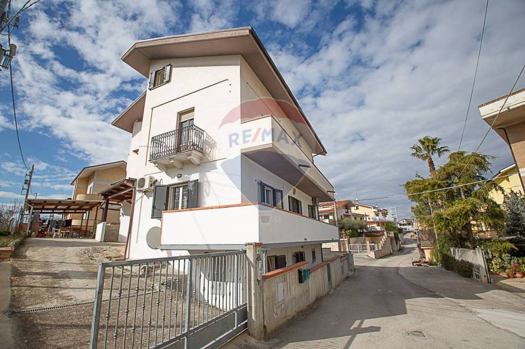 Casa Indipendente in vendita a Chieti vomano, 15